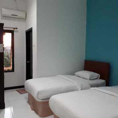 Reddoorz At Hotel Rumberpon Sorong Exterior photo