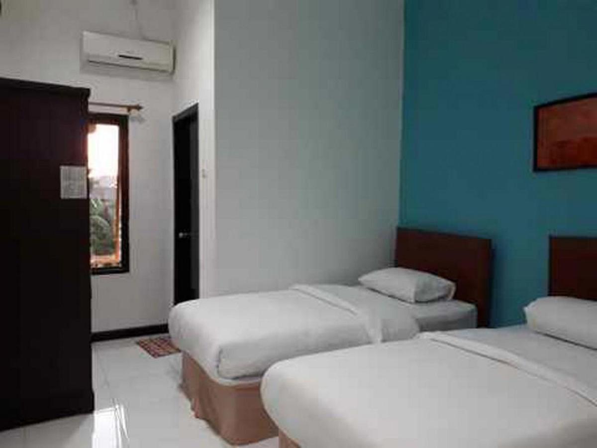Reddoorz At Hotel Rumberpon Sorong Exterior photo